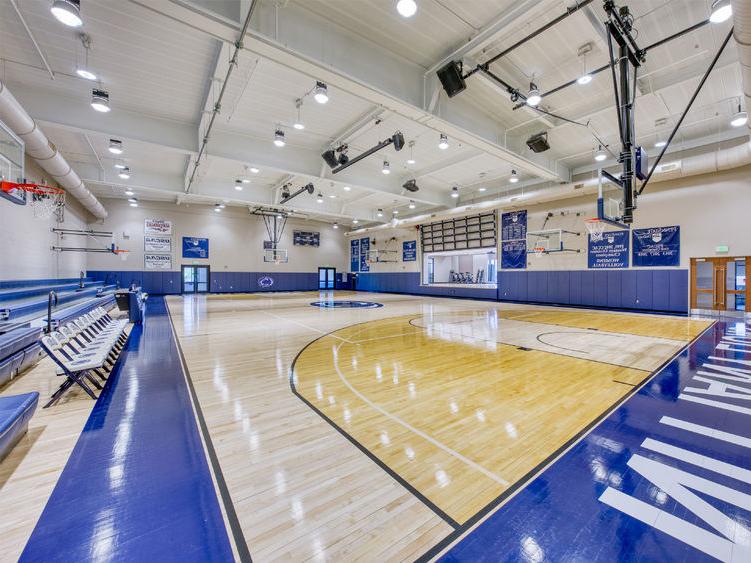 The gymnasium at the PAW Center, where the men’s basketball summer clinic on Aug. 5和6.